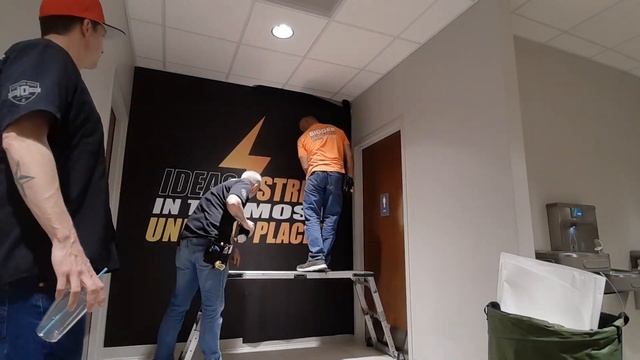 Vinyl Wrapping a Wall | Wall Mural Vinyl Wrap install timelapse смотреть онлайн