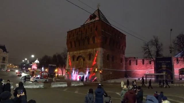 Новогодняя 3D-инсталляция на Дмитриевской башне Нижегородского кремля в праздничные дни 2021 года смотреть онлайн