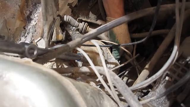 Снимаем двигатель ВАЗ без ямы и лебёдки))) смотреть онлайн