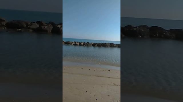 Адриатического море Италия в городе Пезаро. смотреть онлайн
