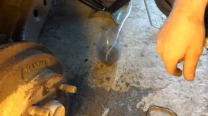 Замена тормозной жидкости и прокачка тормозов на Mazda  Demio