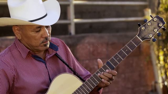 EL TIGRILLO PALMA - CUATRO MILPAS смотреть онлайн