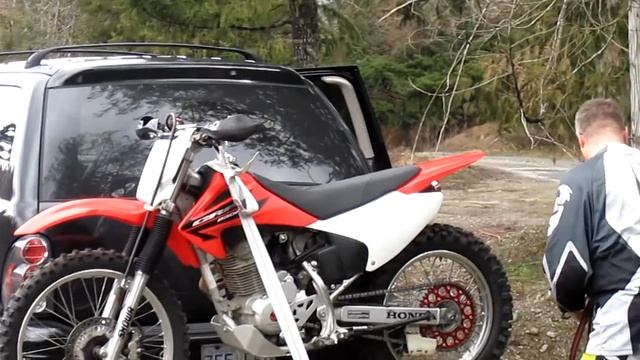 2004 honda CRF 230 F смотреть онлайн