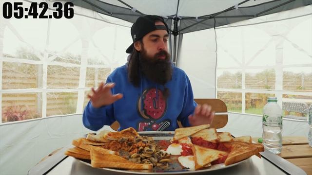 PICNIC BASKET'S UNDEFEATED FULL ENGLISH BREAKFAST CHALLENGE | C.O.B. Ep.196 смотреть онлайн