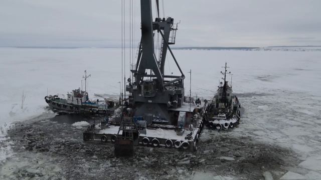 ПК-1570 застрял во льдах в 1 км от моста или проводит работы? кто в теме? Мост через Волгу Тольятти смотреть онлайн