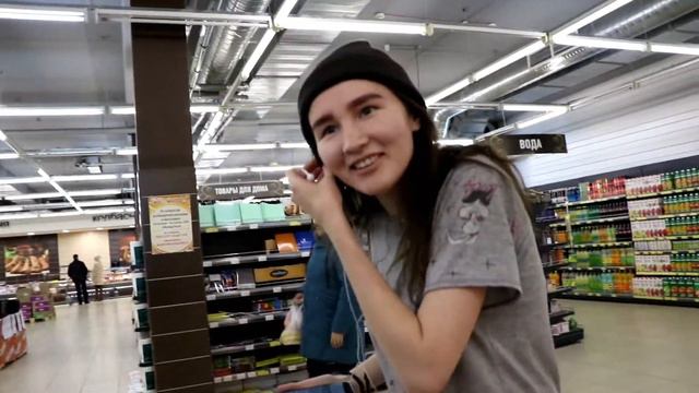 ВЫПОЛНЯЮ ЖЕЛАНИЯ ДРУЗЕЙ \ ОБЛИЛАСЬ ИЗМАЗАЛАСЬ В ПЯТЕРКЕ \ МОЕ ПЕРВОЕ ВИДЕО смотреть онлайн