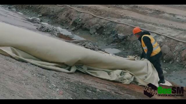 GeoSM: Монтаж геосинтетических материалов "Геофлакс" на объекте "Акваферма" (июль 2019) смотреть онлайн