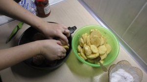 НУ ОЧЕНЬ ВКУСНЫЙ КАРТОФЕЛЬ С ТЕФТЕЛЯМИ В СМЕТАННО-ТОМАТНОМ СОУСЕ В ДУХОВКЕ//Быстрый вкусный ужин