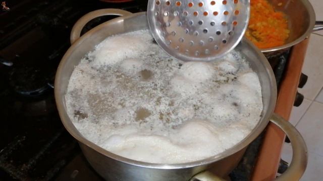 КУРИНЫЙ СУП С ЯЙЦОМ И ВЕРМИШЕЛЬЮ - это лёгкий, но насыщенный суп без хлопот! смотреть онлайн