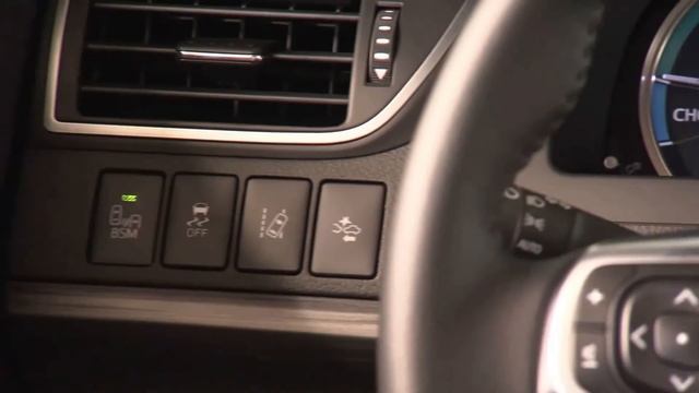 2015 Toyota Camry Hybrid XLE Preview | AutoMotoTV смотреть онлайн