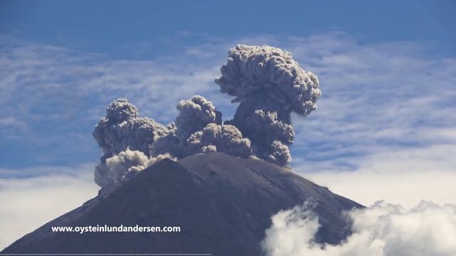 Agung Volcano Eruption 6th july 2018 - 4k footage смотреть онлайн