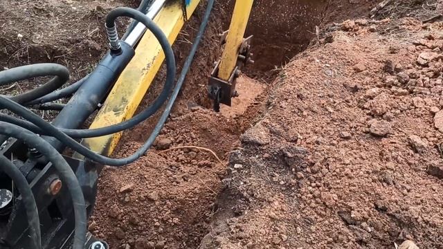 Работа лепистковым ковшом на мини экскаваторе