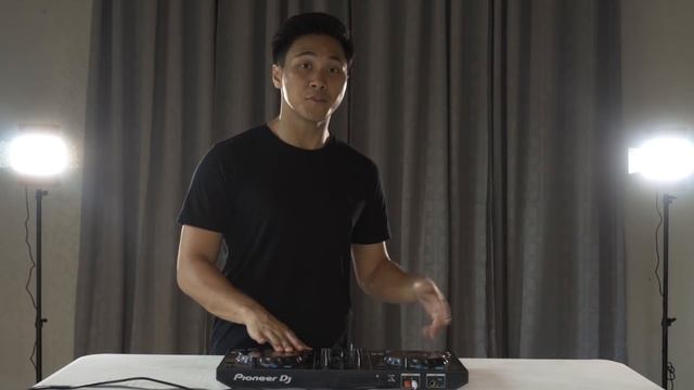 How to: Scratch on a Controller by a DJ Champion смотреть онлайн