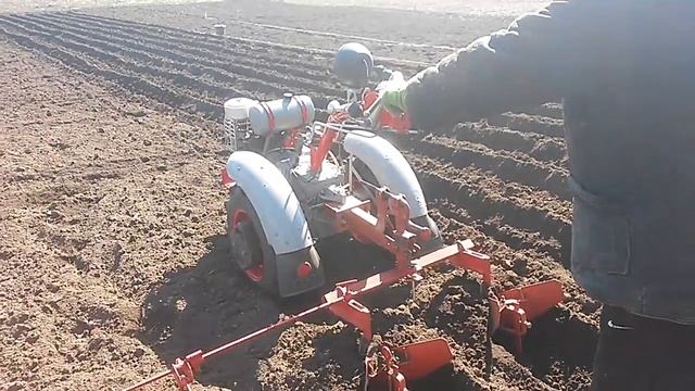 Посадка картошки под маркер мотоблоком Мотор Сич МБ 6 смотреть онлайн