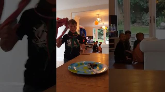 The Maltesers game!!! Frustrating but awesome kids party game. смотреть онлайн