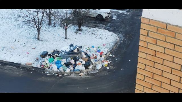 07.12.2020г. завалы мусора остаются уже который день. ООО "УК "Омега" продолжает не вывозить мусор. смотреть онлайн