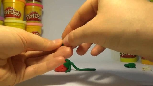 Как слепить клубнику из пластилина Плей До своими руками How to make a strawberry of Play Doh clay смотреть онлайн