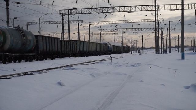Тепловоз 2ТЭ10М-3263. Полетел на Бийск. Звук 5Д49. смотреть онлайн