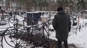 Ограда на могилу размером 5 х 2,5 м.