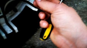 Посторонний звук в районе переднего колеса при езде по сыпучих дорогах-грунтовке  ВАЗ 2115