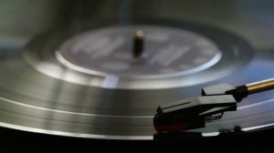 Asmr медитация, виниловый проигрыватель звук. Неразборчивый тихий шепот.