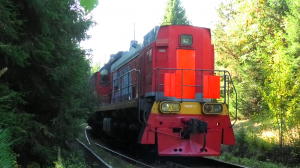 ТЭМ18ДМ-517 с пригородным поездом Дружинино — Михайловский Завод