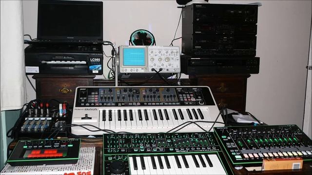 Ambient Space Music using Roland TB3, Gaia and System 1 - Space Drifter смотреть онлайн