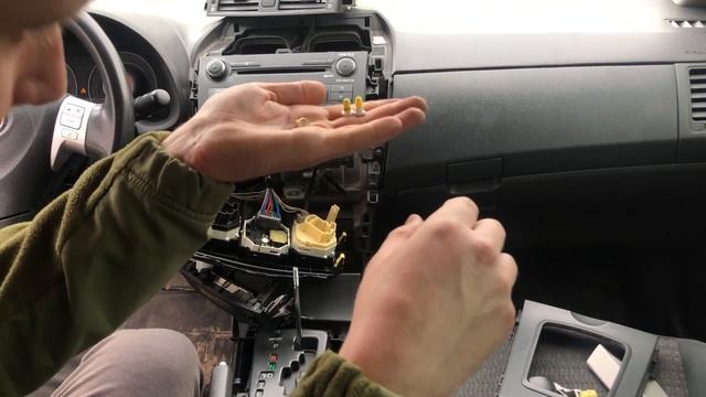 Замена подсветки TOYOTA COROLLA в АКПП и Регулятора кондиционера смотреть онлайн