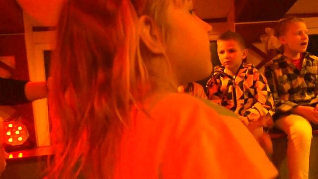 Настя на дискотеке ЧУМАЧЕЧАЯ ВЕСНА смотреть онлайн