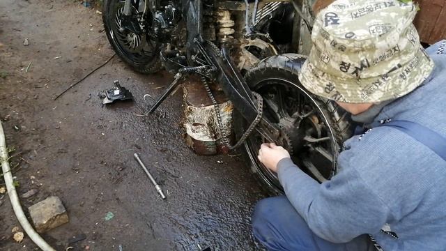 Как заменить цеп на мотоцикле. Оборвало на ходу.