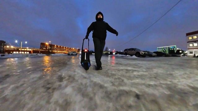 Очень скользкий день! Моноколесо, когда очень скользко! Моноколесо - это Величайшее изобретение! смотреть онлайн