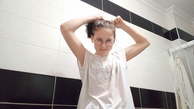 Лёгкая,красивая причёска! Всего из двух резинок. Сама придумала (наверное),пользуйтесь ❤️ смотреть онлайн