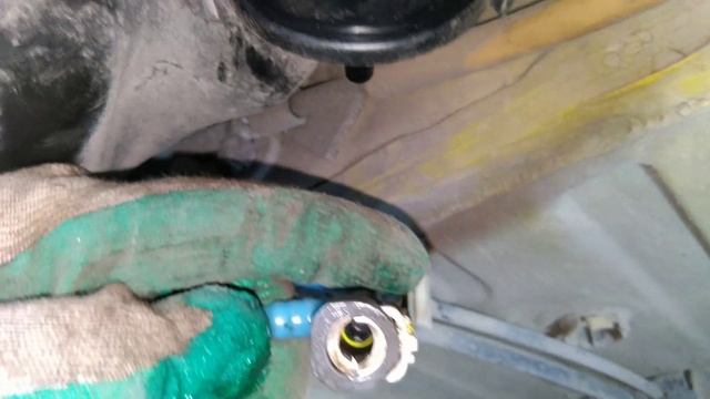 Citroen C4, замена топливного фильтра! смотреть онлайн