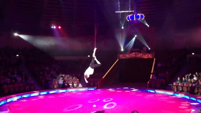 Anton Mikheev / circus Krone смотреть онлайн