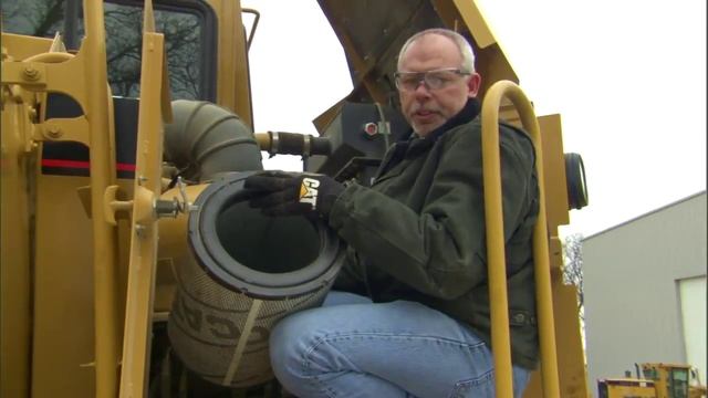 Техническое обслуживание воздушных фильтров машины Cat® смотреть онлайн