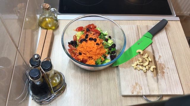 Свежий, полезный и оооочень вкусный салат из ?не любите брокколи? Вы просто не умеете ее готовить! смотреть онлайн