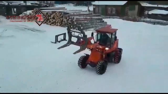 Фронтальный погрузчик AKKORD S200 с челюстным захватом! смотреть онлайн