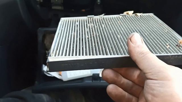 Замена салонного воздушного фильтра на Хендай Солярис (Hyundai Solaris) смотреть онлайн
