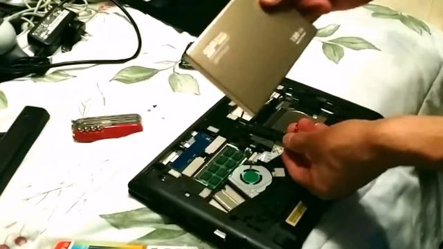Replace HDD with SSD - netbook Acer Aspire One 722 смотреть онлайн