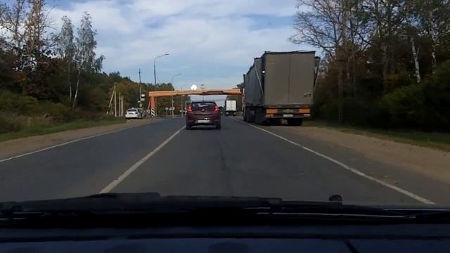 Фура задела габаритные ворота на Бетонке 15.09.2012 смотреть онлайн