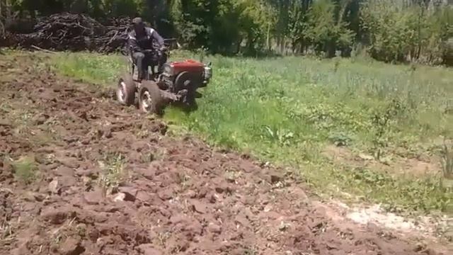 Ноокат районунун Үч-Бай айылында Туратов Ташбалта жасаган мини трактор. смотреть онлайн