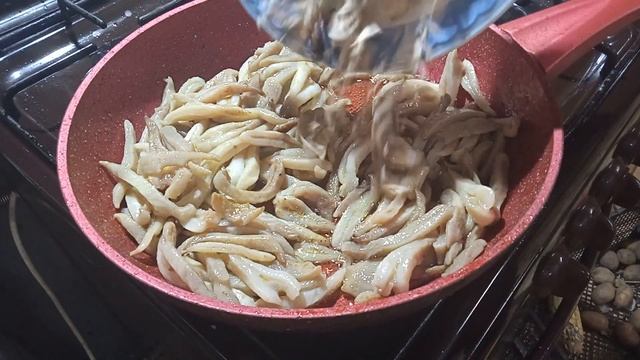 КУРИНЫЕ ГРЕБЕШКИ СТАРИННЫЙ РЕЦЕПТ ДЕЛИКАТЕС ПРОСТО ТАЕТ ВО РТУ #рецепт #петух #деликатес #курятина смотреть онлайн