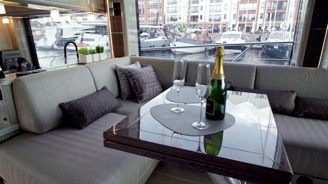 Galeon 700 Skydeck