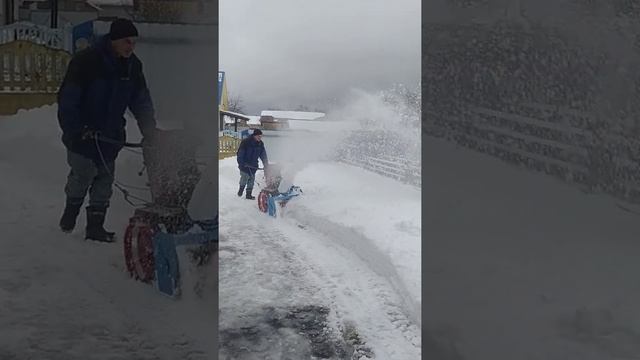 Уборка снега или как мы скрестили МБ Ока со снегоуборщиком для МБ Нева смотреть онлайн