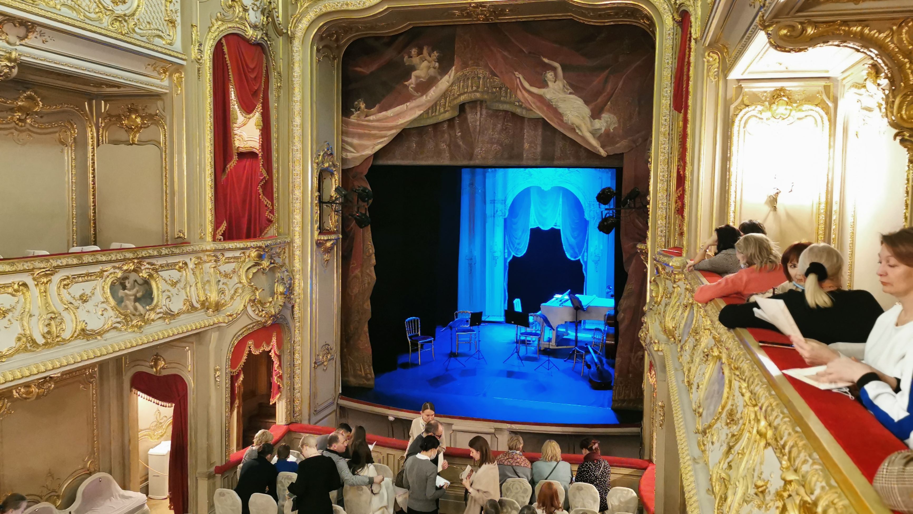 Львы-стражи у Княжеской ложи и сцена, помнящая Шаляпина, Глинку и Листа. Театр Юсуповского дворца смотреть онлайн