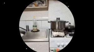 я тебя просила поставить воду на пельмени