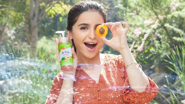 St. Ives Glowing Face Wash with Apricot смотреть онлайн