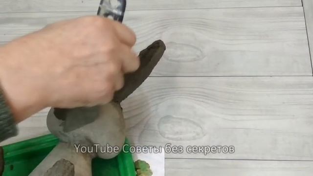 DIY. Кролик из Цемента и старой одежды. Фигуры для сада своими руками. смотреть онлайн