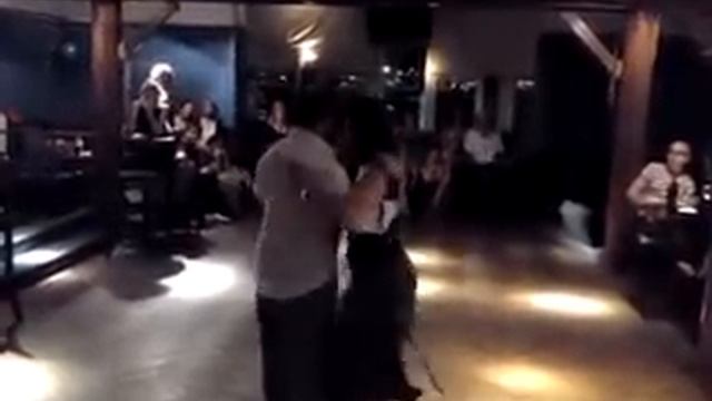 Mariana Mendina y Nazareno Listur en MILONGA BRAVA en Montevideo 21.11.2012 (2) смотреть онлайн