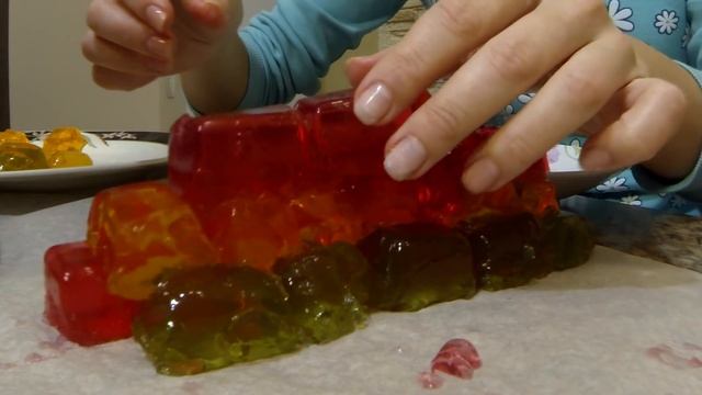 Кубики Из Фруктового Желе Челендж для Игрушек смотреть онлайн